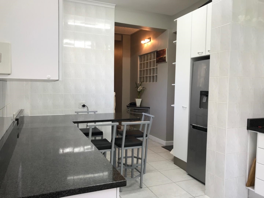 To Let 3 Bedroom Property for Rent in Sea Point Western Cape